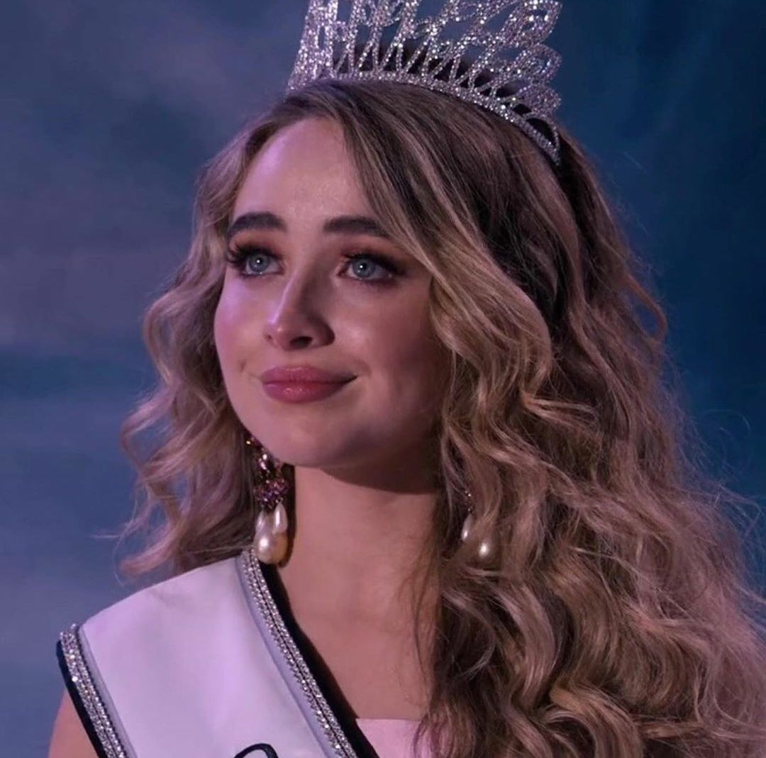 Sabrina Carpenter w Tall Girl