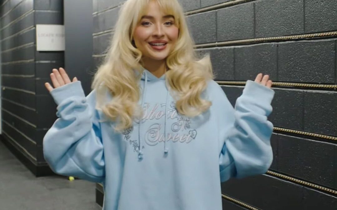 Od niszy do mainstreamu: fenomen Sabriny Carpenter na polskim rynku