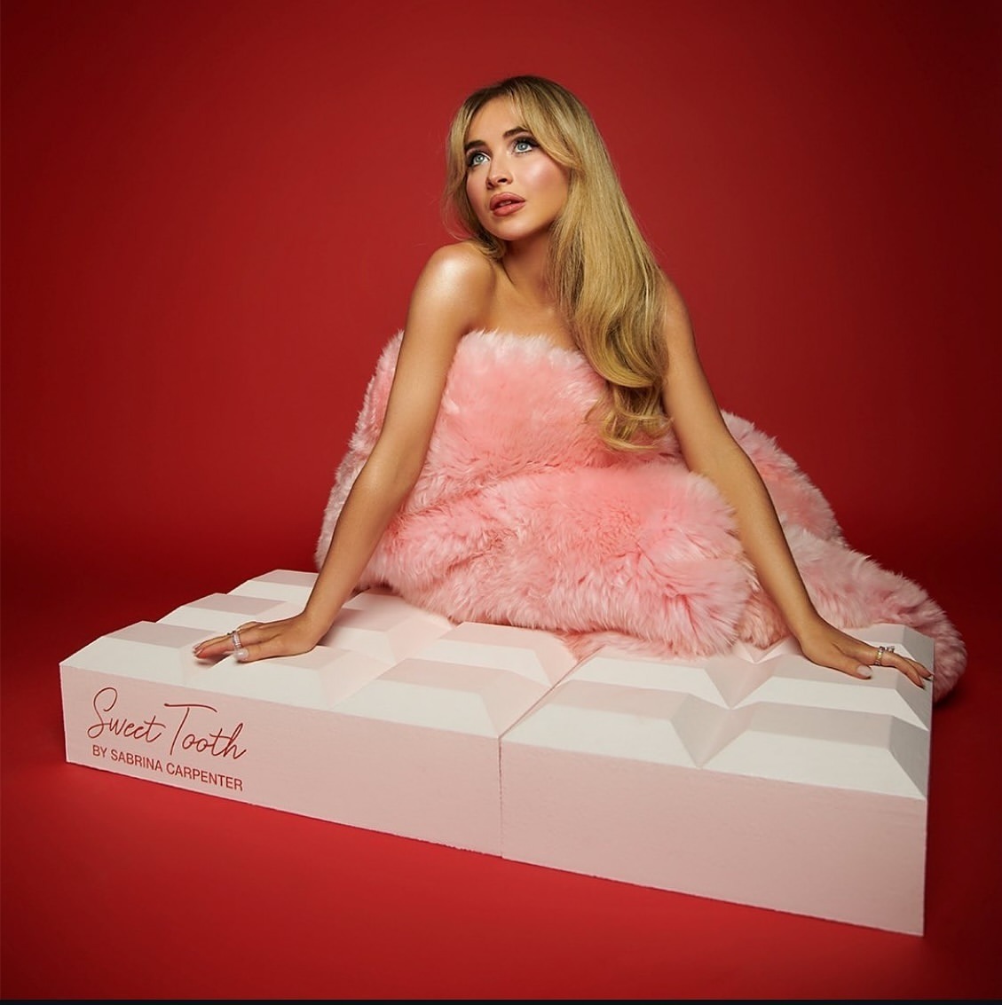Sweet Tooth w praktyce: trwałość, projekcja i sekrety layeringu zapachów Sabriny Carpenter