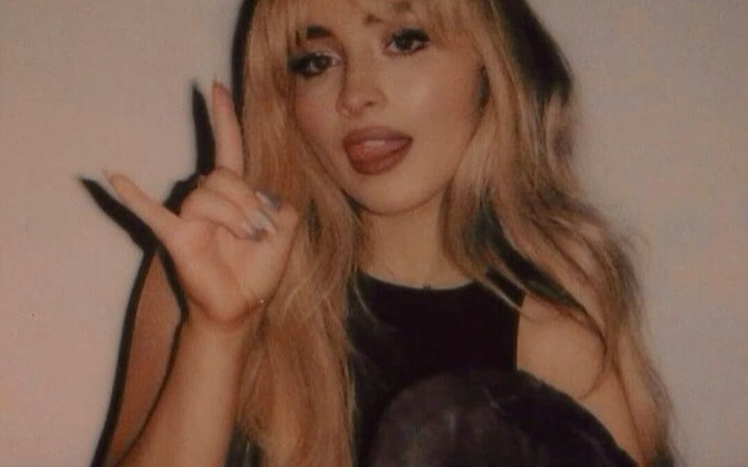 Sabrina Carpenter jako ikona estetyki pop 2025+ – nowa twarz wizualnej popkultury