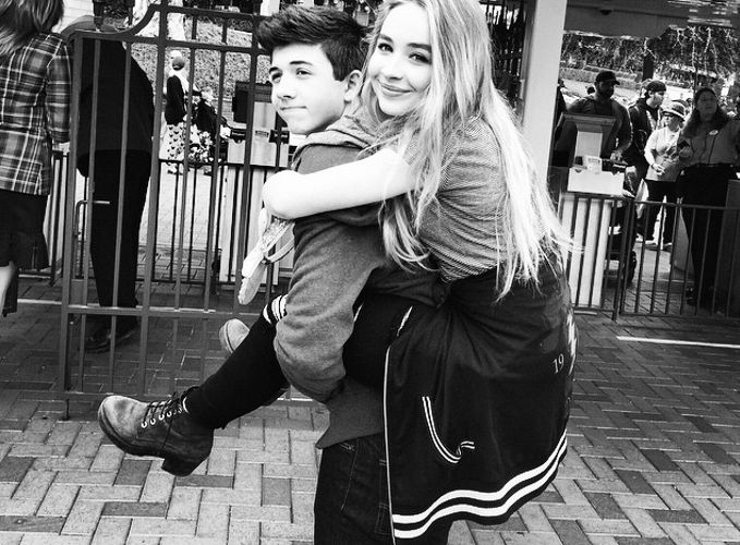 Od Disneya do Keoghana. Kompletna kronika życia uczuciowego Sabriny