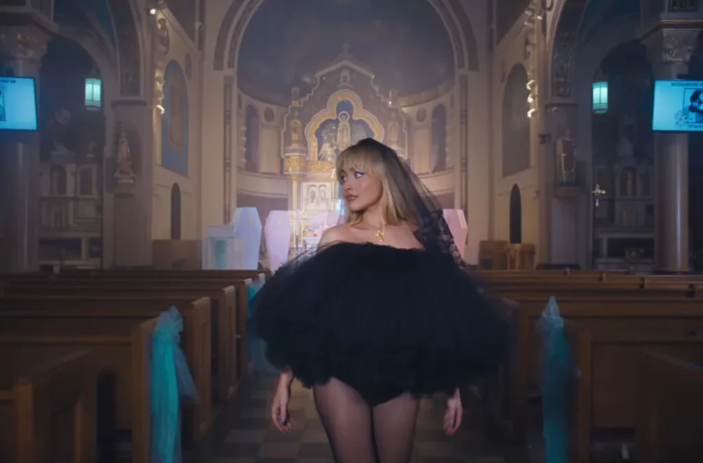 Anatomia skandalu na Brooklynie. Jak teledysk „Feather” doprowadził do degradacji księdza i mszy przebłagalnej.