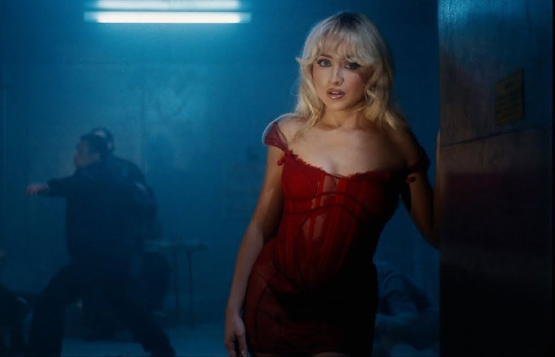 Please Please Please – analiza teledysku. Symbolika, stylizacje i efekt Keoghana